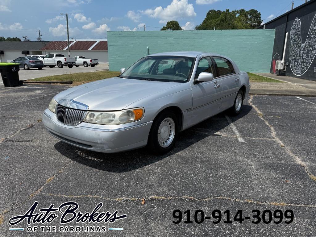 lincoln town car 2000 1LNHM81W6YY844965 image lincoln town car 2000 1LNHM81W6YY844965 image